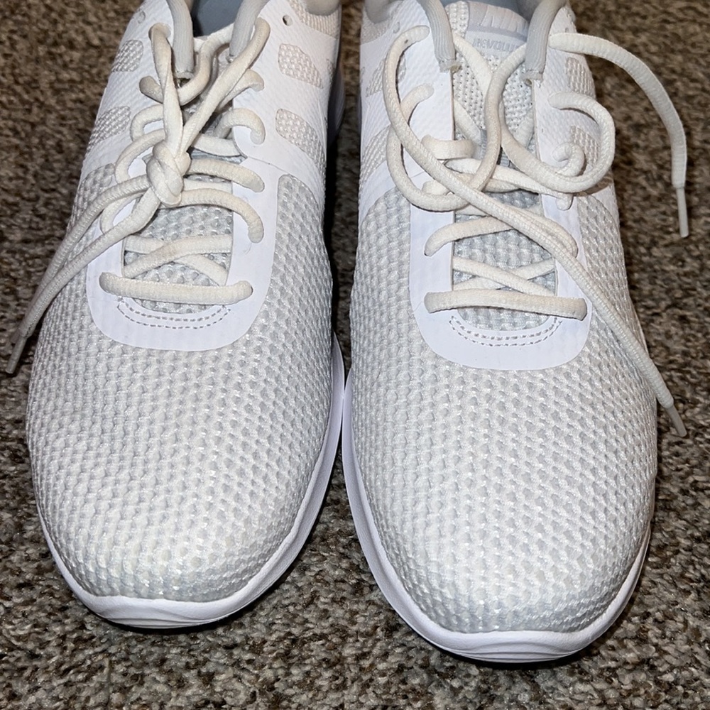 Brand new all white Nikes - Picture 4 of 6